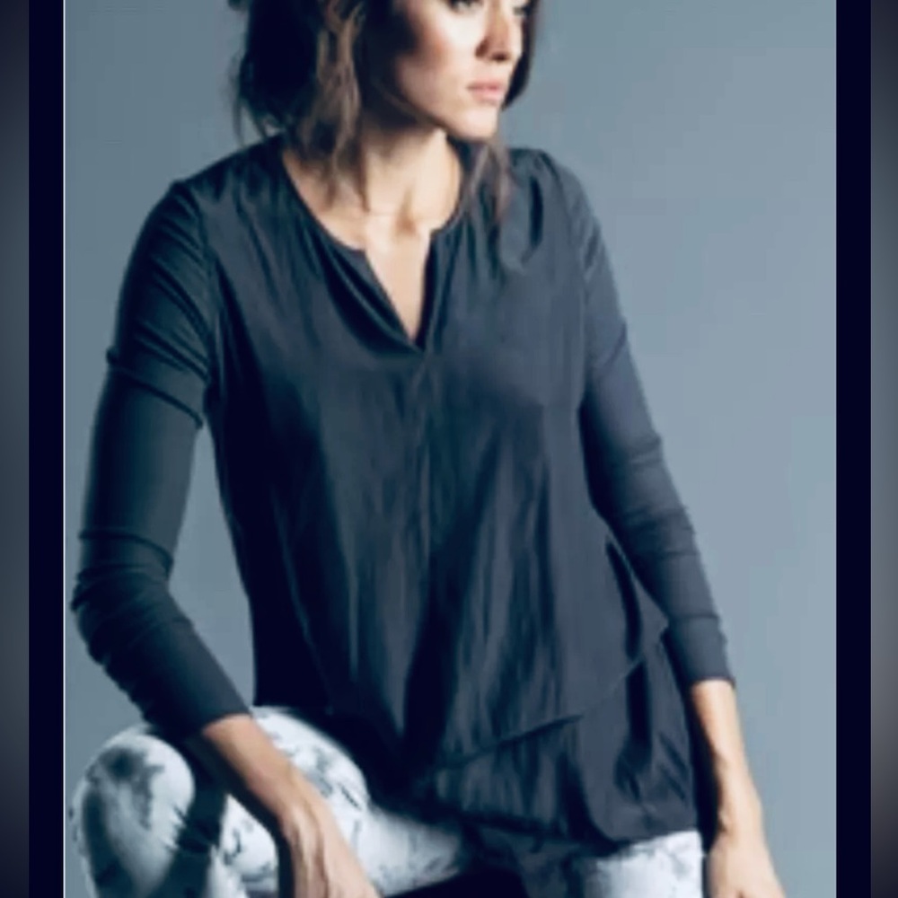 Boutique Brand Lola & Sophie Green XS Elevated Tee Satin Mixed Media Layered Tee